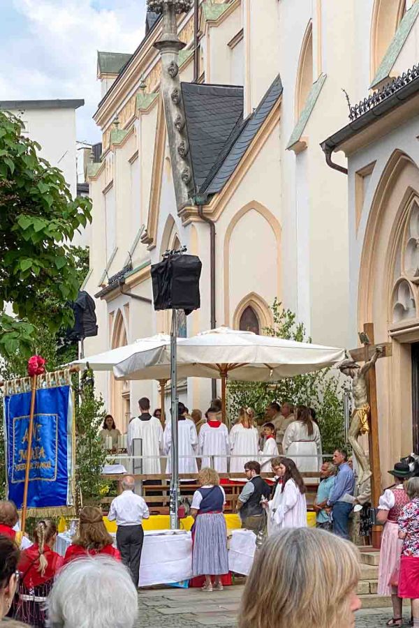 Fronleichnam: Eucharistiefeier am Ludwigsplatz Rosenheim