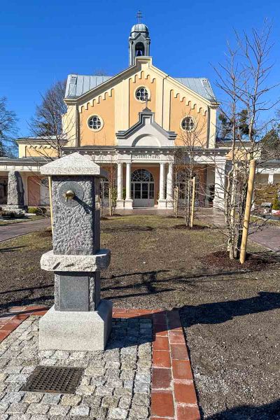 Trinkwasserbrunnen im Friedhof Rosenheim an der Aussegnungshalle