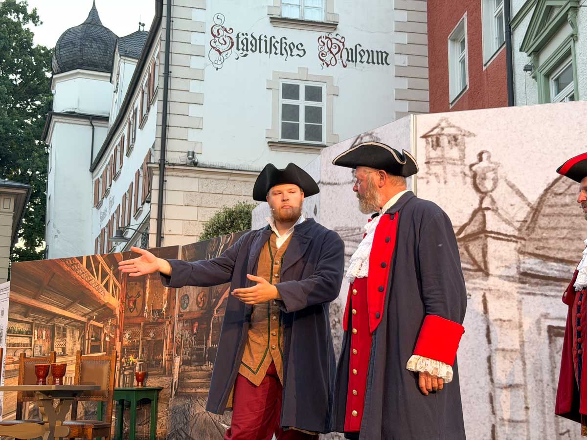 Stadtspiel »Hoch hinaus oder Die Weltverbesserer« am Ludwigsplatz