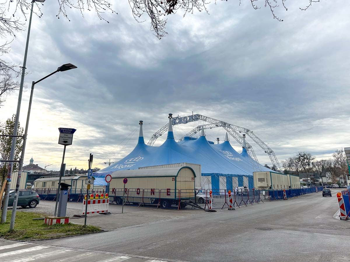 Aufbauarbeiten für Circus Krone haben begonnen