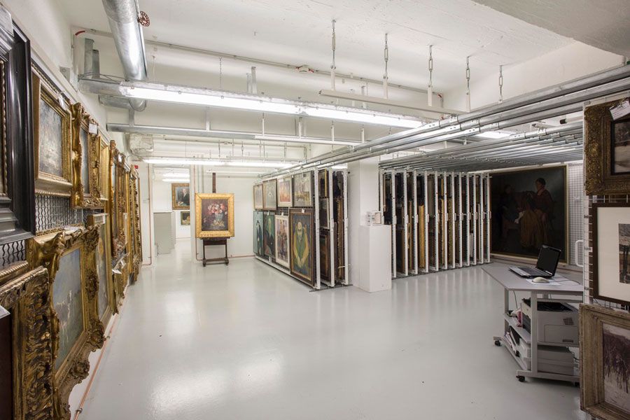 Führung durch das Depot der Städtischen Galerie