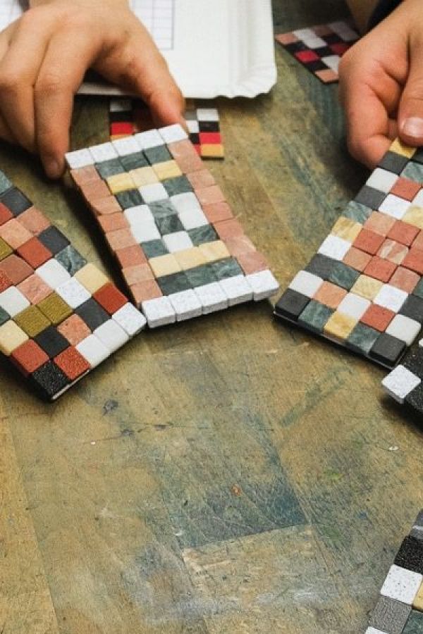 RÖMER-Familienworkshop Mosaik im Lokschuppen