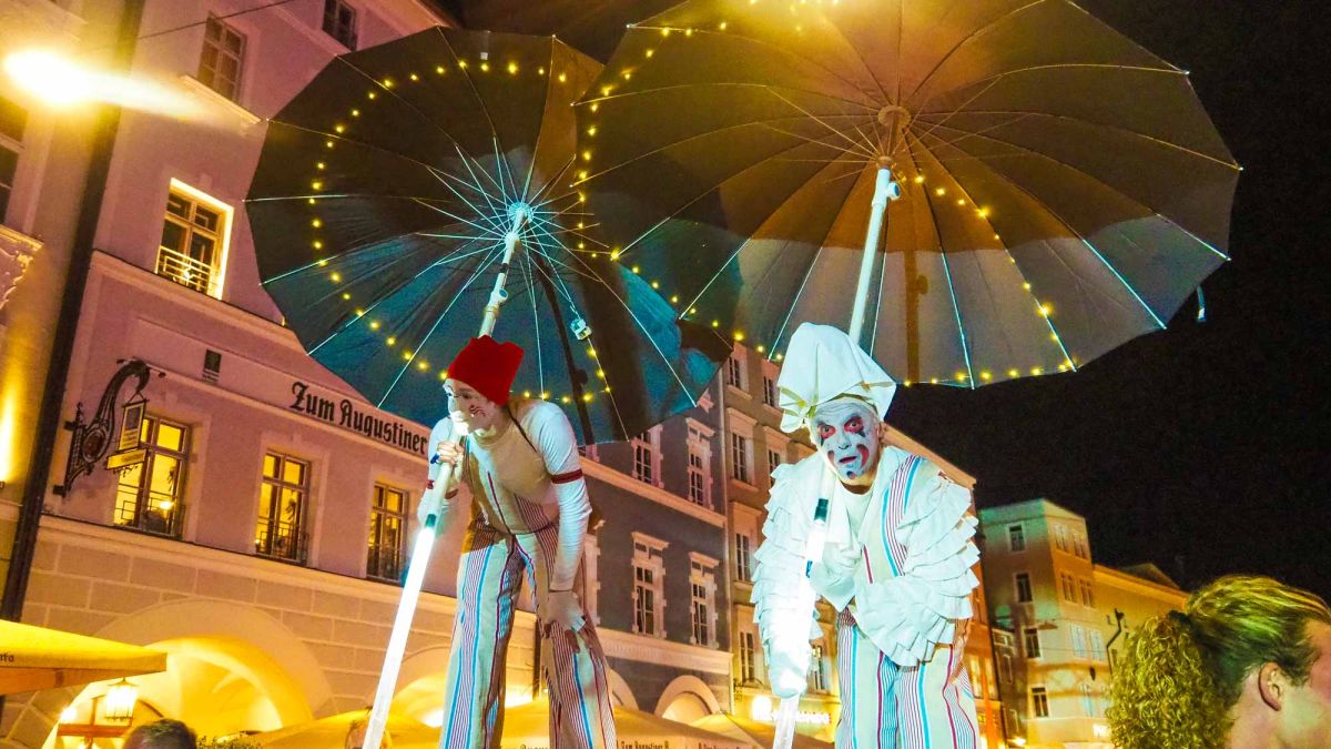 Rosige Zeiten: Night-Shopping und Kultur bis 23 Uhr