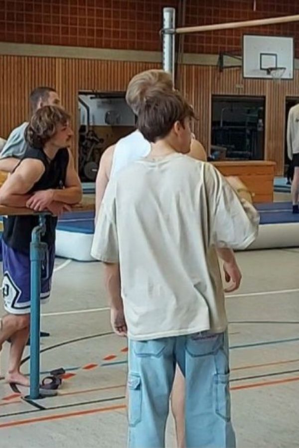 Offenes Parkour-Tricking Training in der Doppelturnhalle des IGG