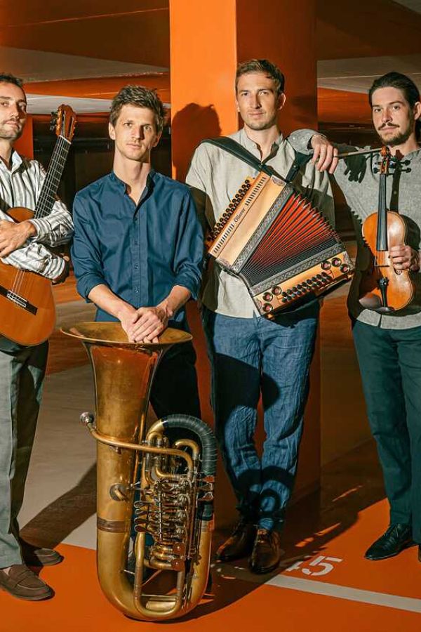 Maxjoseph spielt in der Stadtbliothek Rosenheim