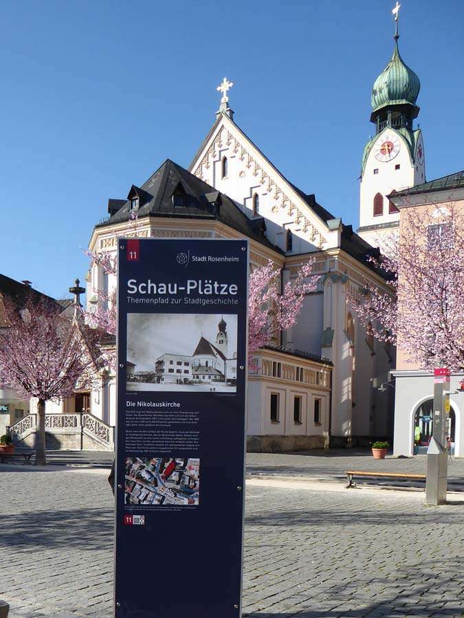 Schautafeln zu historischen Schauplätzen der Stadt Rosenheim