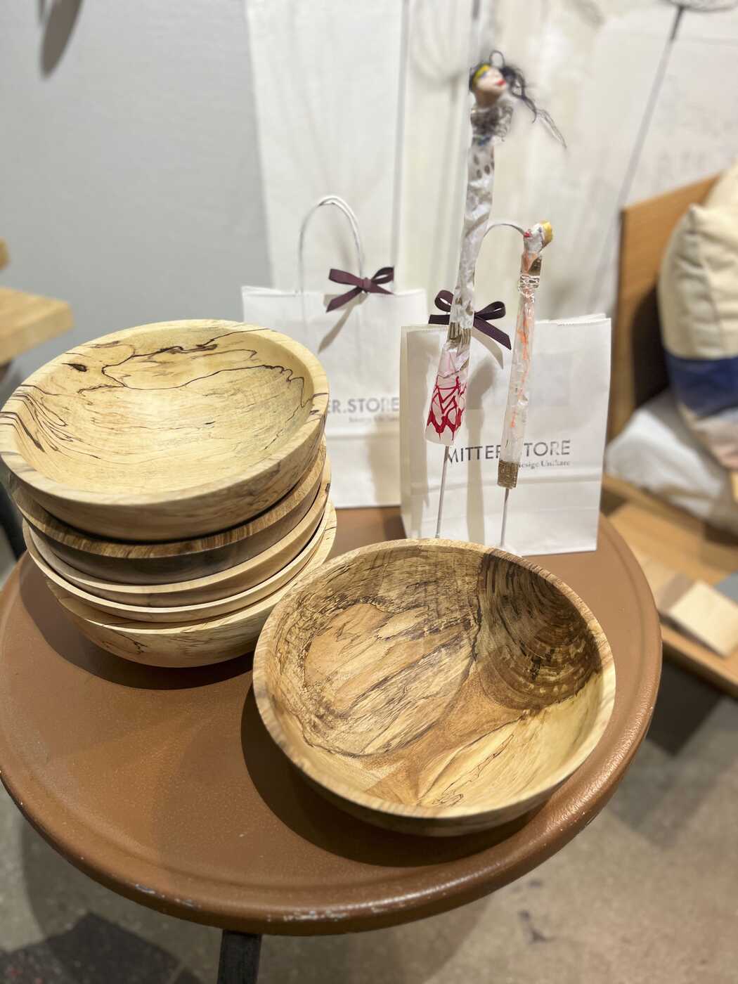 Wohnaccessoires verschenken: Holzschalen von Andreas Lausecker. Erhältlich im Mitter Store Rosenheim.