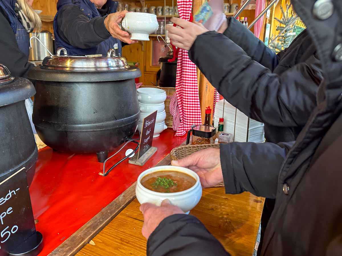 suppenalm-christkindlmarkt-credit-stadttipps-rosenheim-10