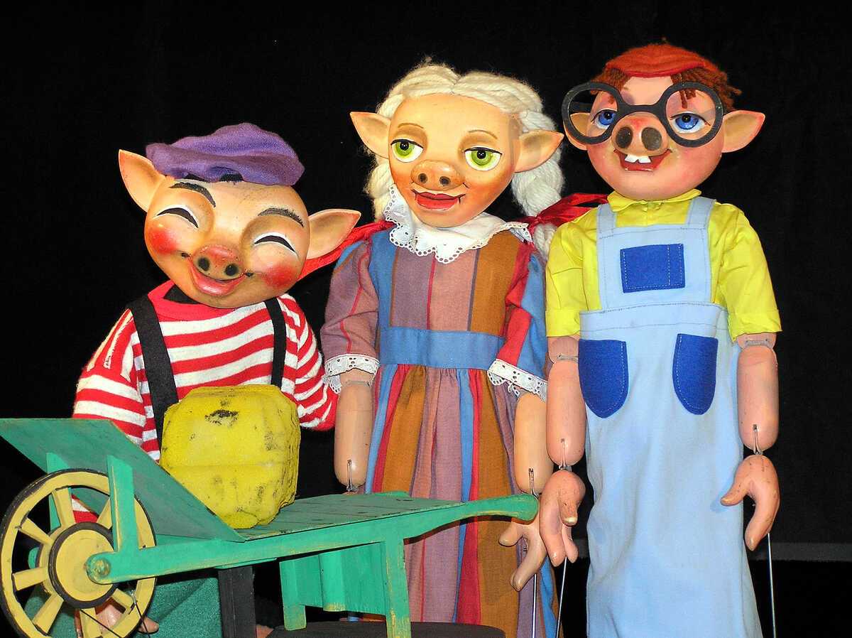 Kindertheater »Die drei kleinen Schweinchen« Bühne im Lokschuppen