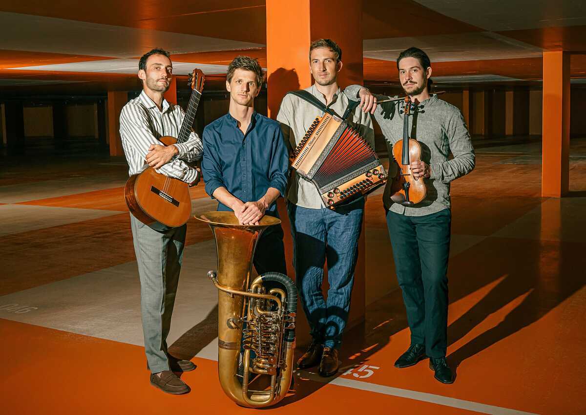 Maxjoseph spielt in der Stadtbliothek Rosenheim