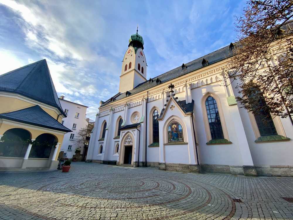 Blick auf das Seitenschiff der St. Nikolaus Kirche