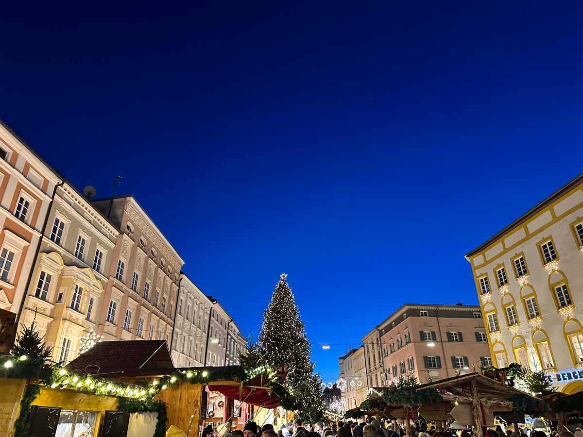 christkindlmarkt-abends-credit-stadttipps-rosenheim-02