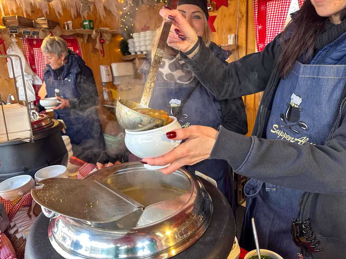 suppenalm-christkindlmarkt-credit-stadttipps-rosenheim-05
