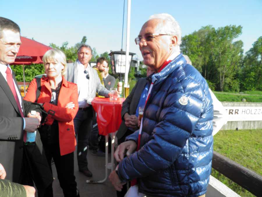 Franz Beckebauer beim Charity Kick im Jahnstadion des TSV 1860 Rosenheim 01