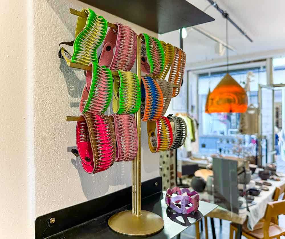 mitter_store_neon_lederarmbaender_donata_design©stadttipps_rosenheim