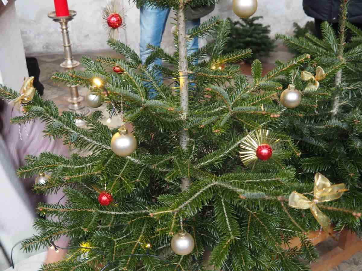 christbaumschmuecken-wirtschaftlicher-verband-credit-stadttipps-10