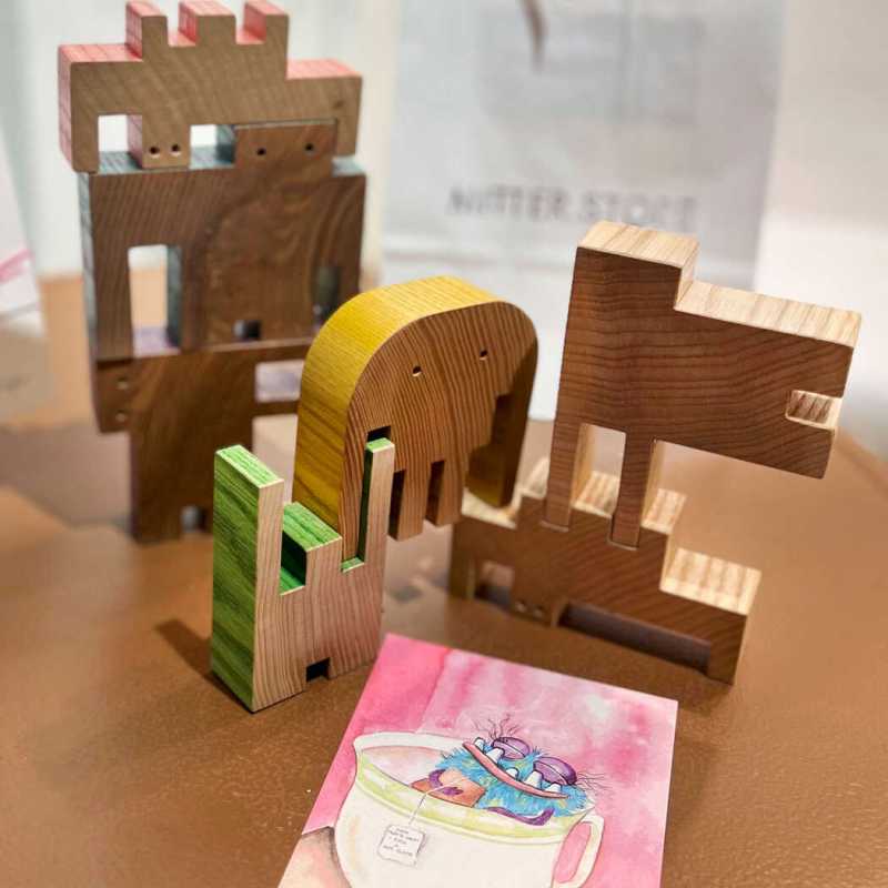 Spielzeug verschenken: Steck- und Stapelspiel aus Holz. Erhältlich im Mitter Store Rosenheim.