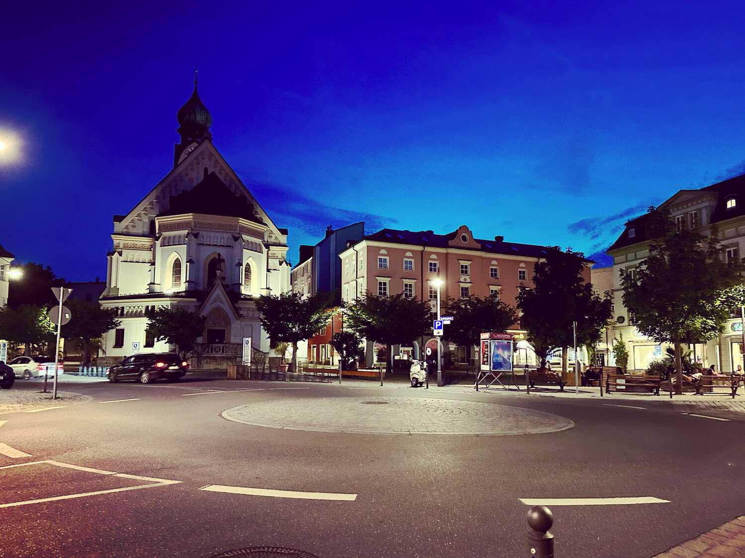 Blaue Stunde im Sommer am Ludwigsplatz