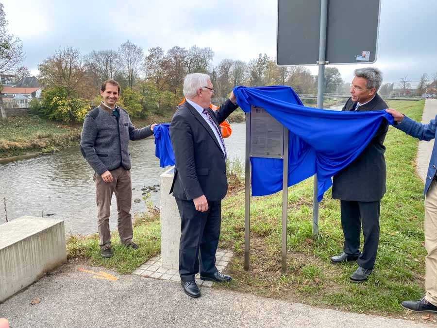 Enthüllung Geodätischer Referenzpunkt im Mangfallpark Rosenheim