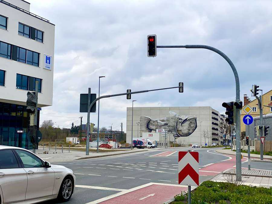 Streetart Rosenheim Walfisch Zeppelin Bahnhof