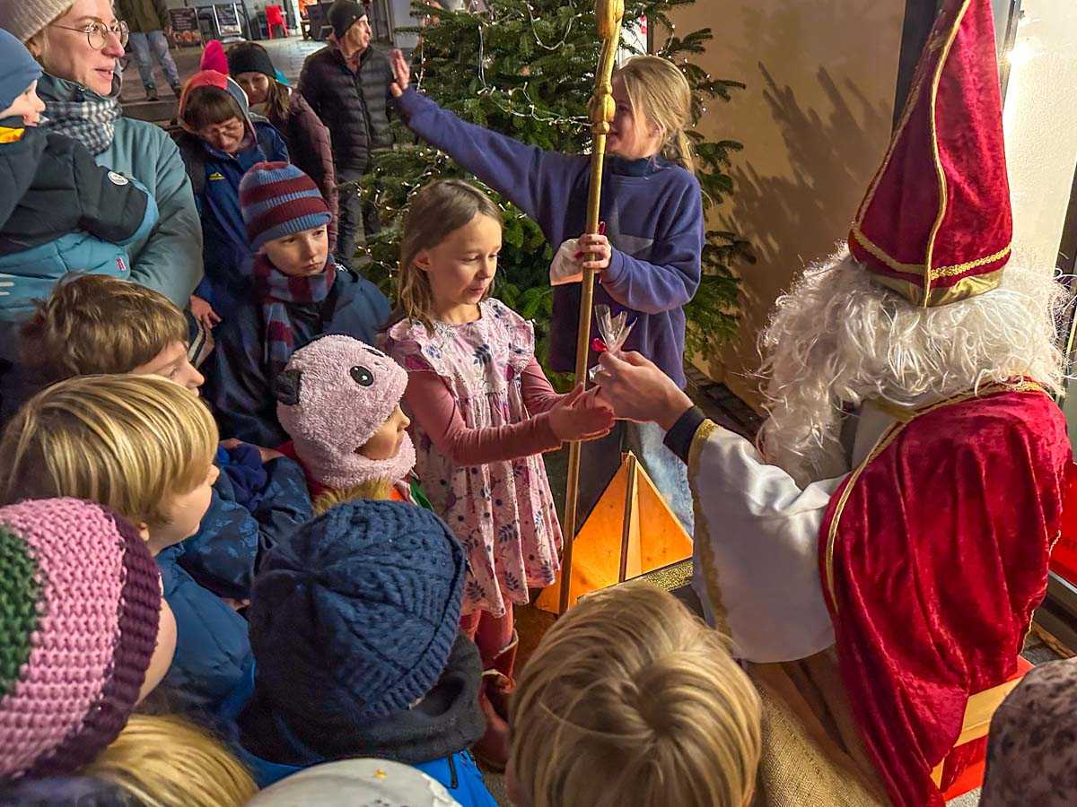 Wir waren beim Adventsmarkt in der Stadtbibliothek