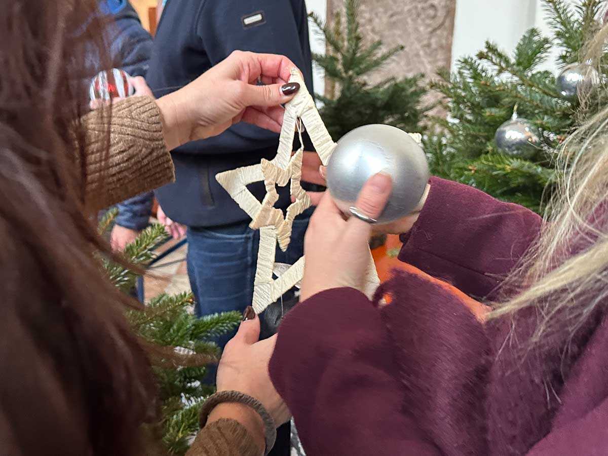 christbaumschmuecken-wirtschaftlicher-verband-credit-stadttipps-05