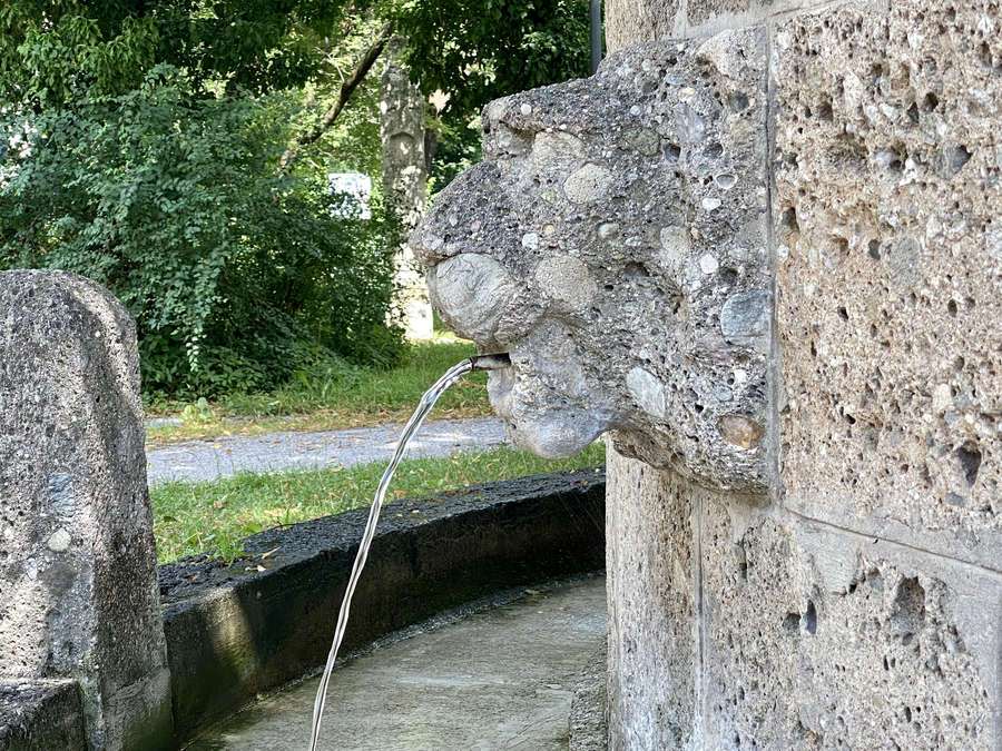 Brunnen am Kriegerdenkmal an der Loretokapelle