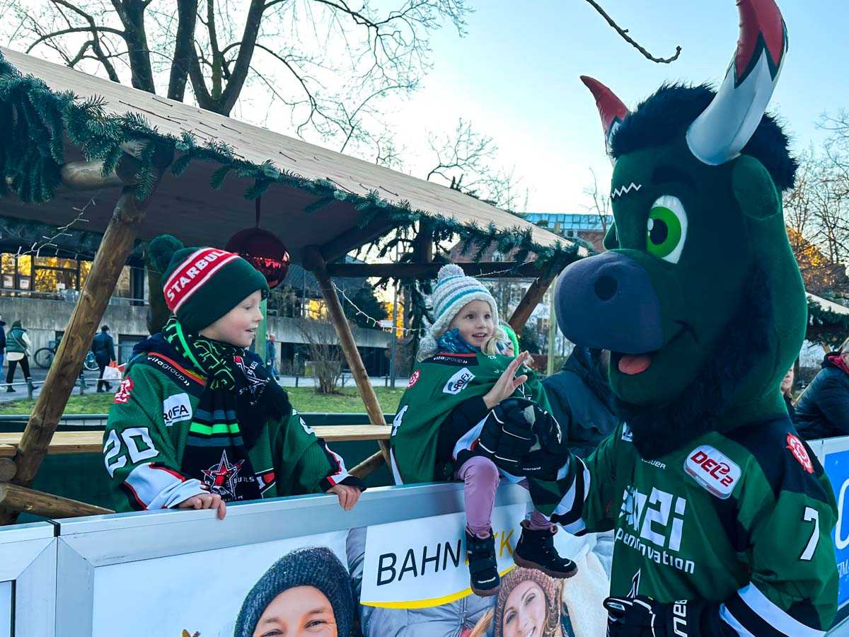 Starbulls Besuch beim Winterzauber