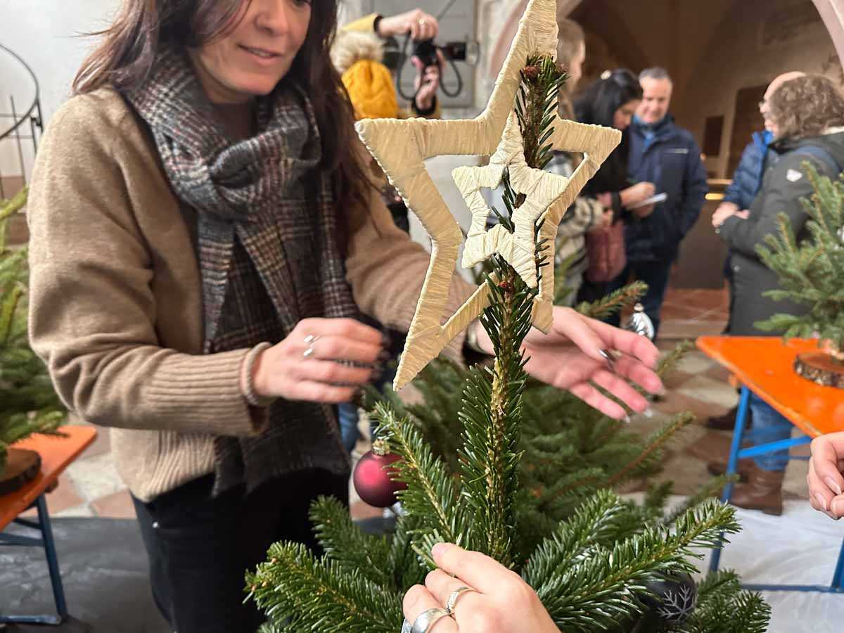 christbaumschmuecken-wirtschaftlicher-verband-credit-stadttipps-17