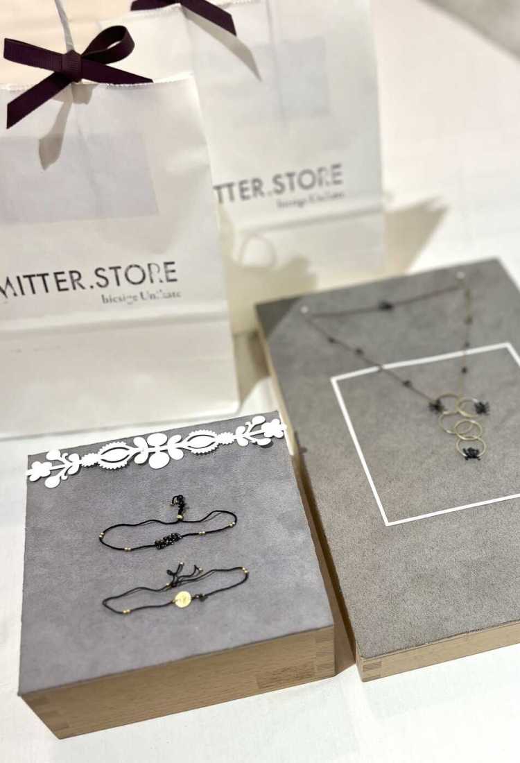 Schmuck Geschenk: Armband mit 750er Gold & Edelsteinen