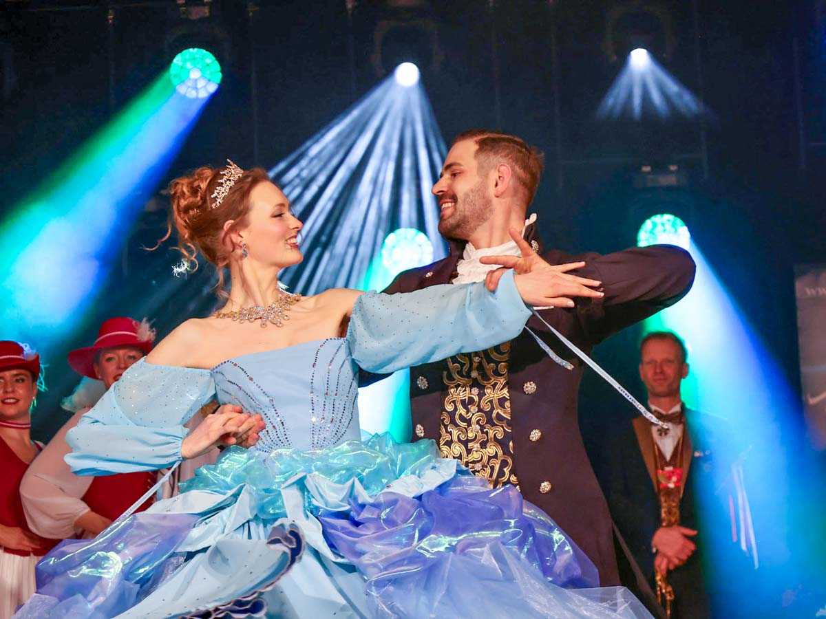 Rosenball: Rauschende Ballnacht im KU'KO Rosenheim!